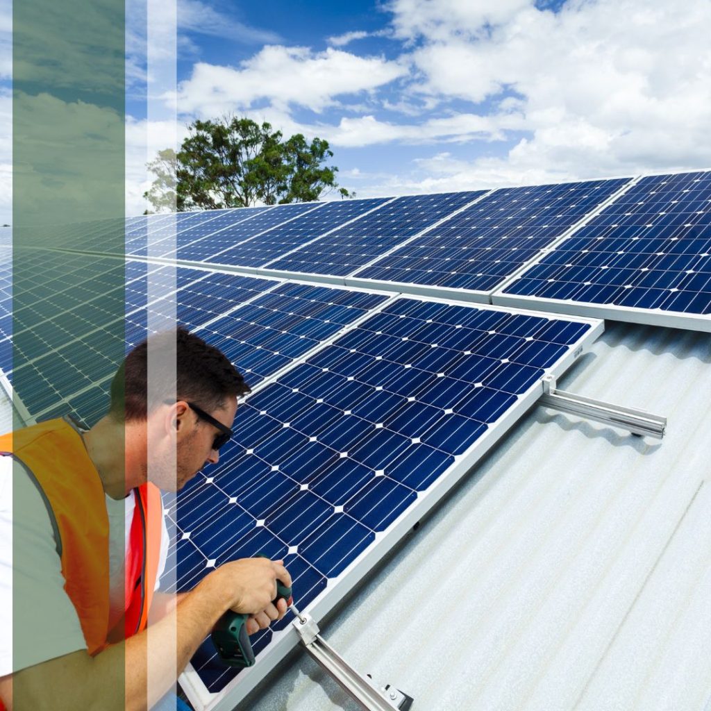 Solar contractor tightening in a solar panel